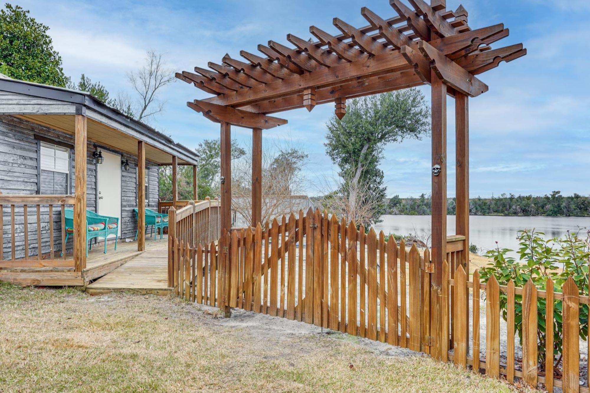 Lakefront Panama City Studio With Hot Tub Access ภายนอก รูปภาพ