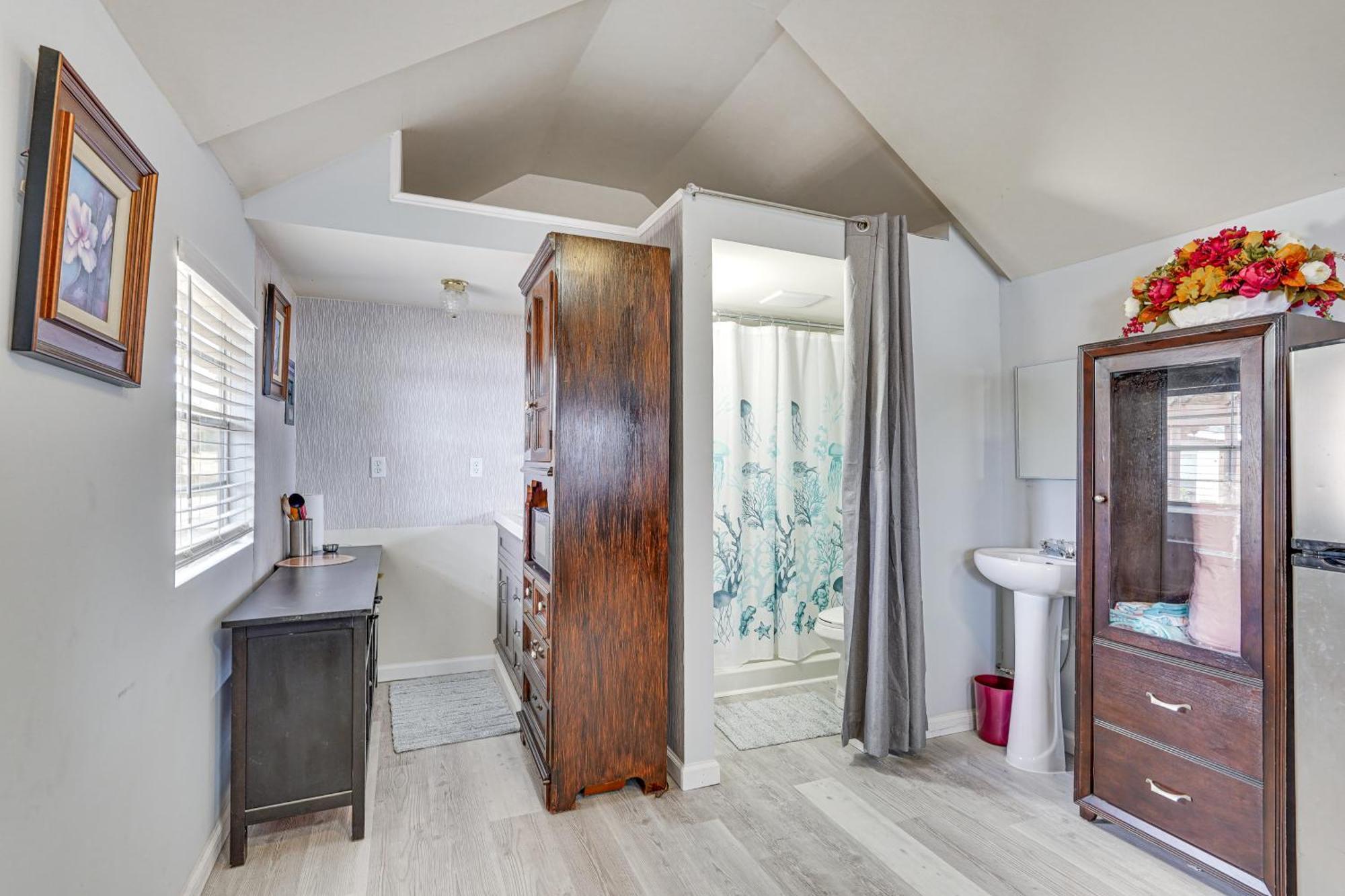 Lakefront Panama City Studio With Hot Tub Access ภายนอก รูปภาพ