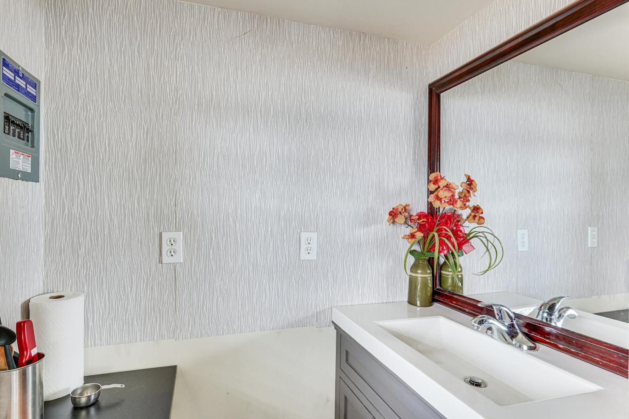 Lakefront Panama City Studio With Hot Tub Access ภายนอก รูปภาพ